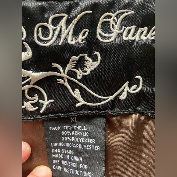 Me Jane Faux Fur Embellished Beaded Vest Size XL - Picture 7 of 10